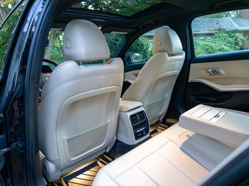 Used 2020 BMW 330i Sedan w/ Convenience Package image 23