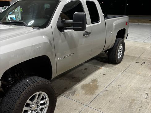 Used 2009 Chevrolet Silverado 1500 LT w/ Power Pack Plus AWD/4WD image 4