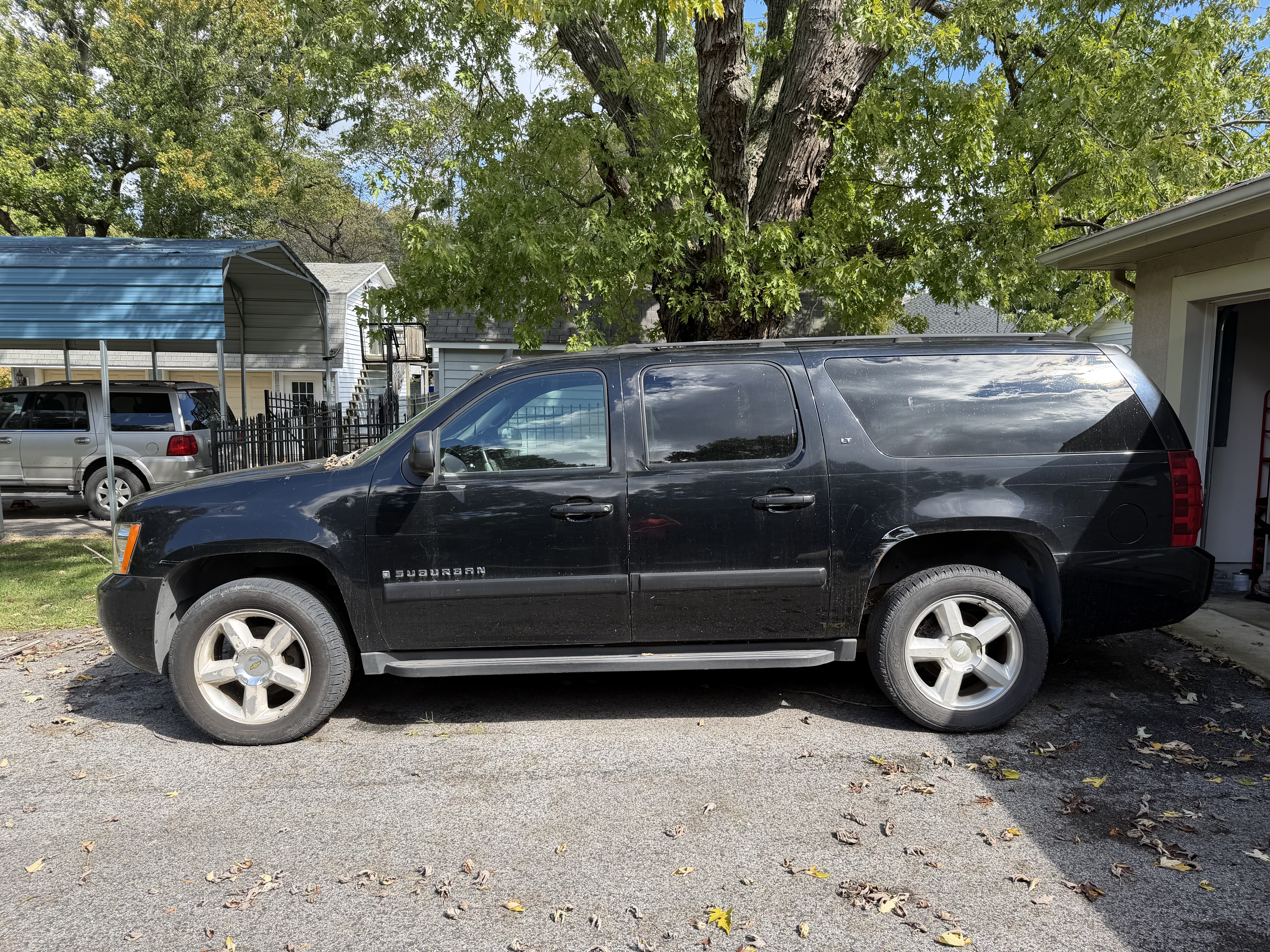 Used 2007 Chevrolet Suburban LT w/ LT Preferred Equipment Group AWD/4WD image 6