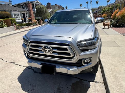 Used 2021 Toyota Tacoma Limited RWD image 4