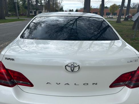 Used 2009 Toyota Avalon Limited FWD image 9