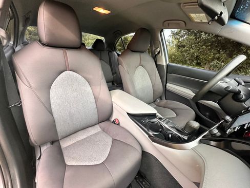 Used 2019 Toyota Camry LE FWD image 13