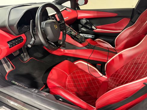 Used 2018 Lamborghini Aventador S image 15