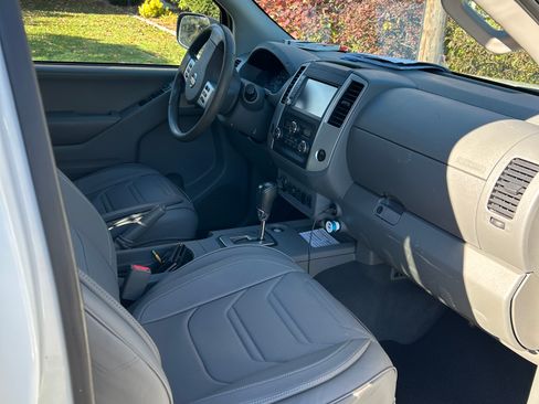 Used 2021 Nissan Frontier SV image 9