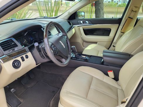 Used 2013 Lincoln MKS AWD image 8