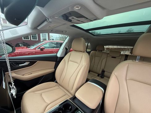 Used 2023 Audi Q8 Premium Plus w/ Premium Plus Package image 17