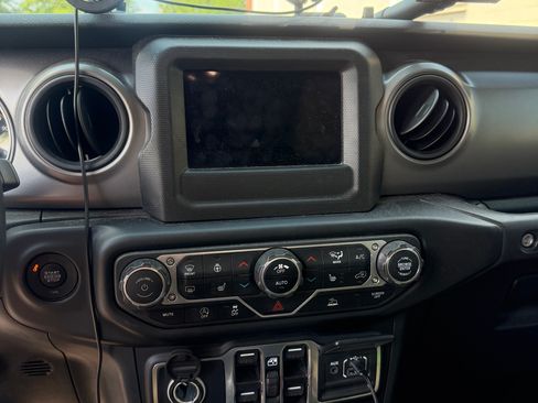 Used 2023 Jeep Wrangler Unlimited Sport AWD/4WD image 5