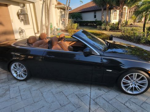 Used 2012 BMW 335i Convertible image 16