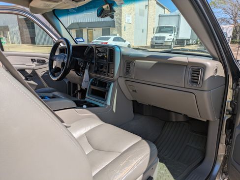 Used 2003 Chevrolet Silverado 1500 LT image 2