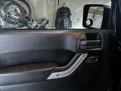 Used 2015 Jeep Wrangler Unlimited Sahara w/ Dual Top Group image 5