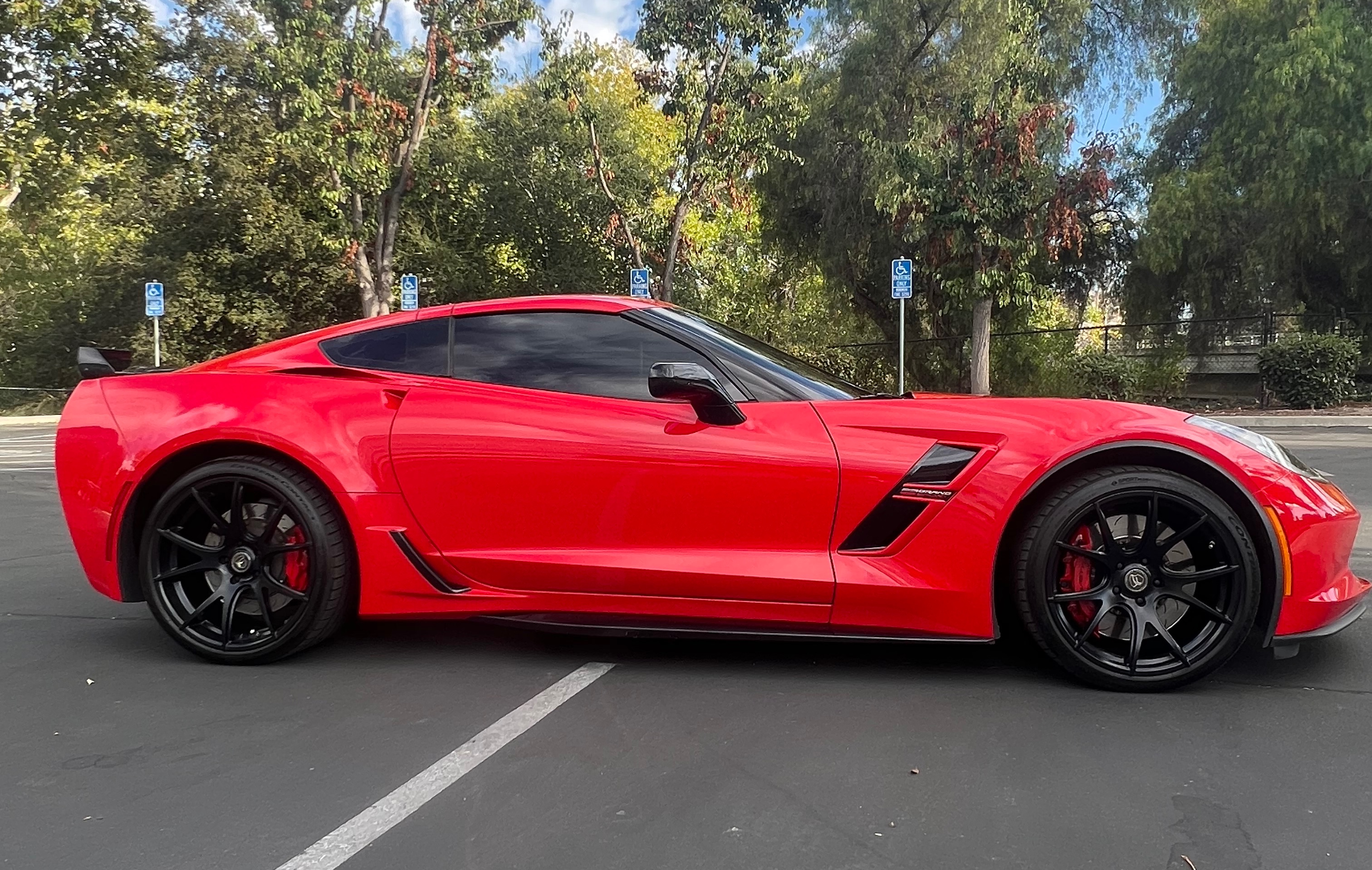 Used 2017 Chevrolet Corvette Grand Sport w/ Carbon Flash Badge Package RWD image 17