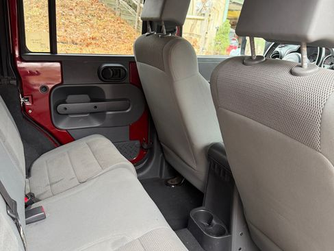 Used 2007 Jeep Wrangler Unlimited Sahara image 14