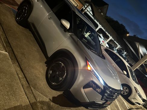 Used 2024 Nissan Rogue SV w/ SV Premium Package image 6