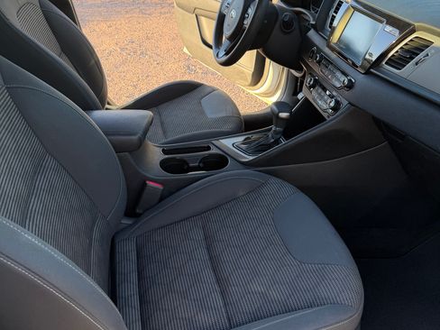 Used 2019 Kia Niro LX image 7