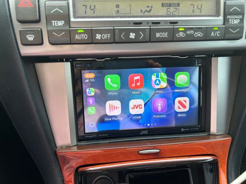 Used 2004 Lexus SC 430 Convertible image 10