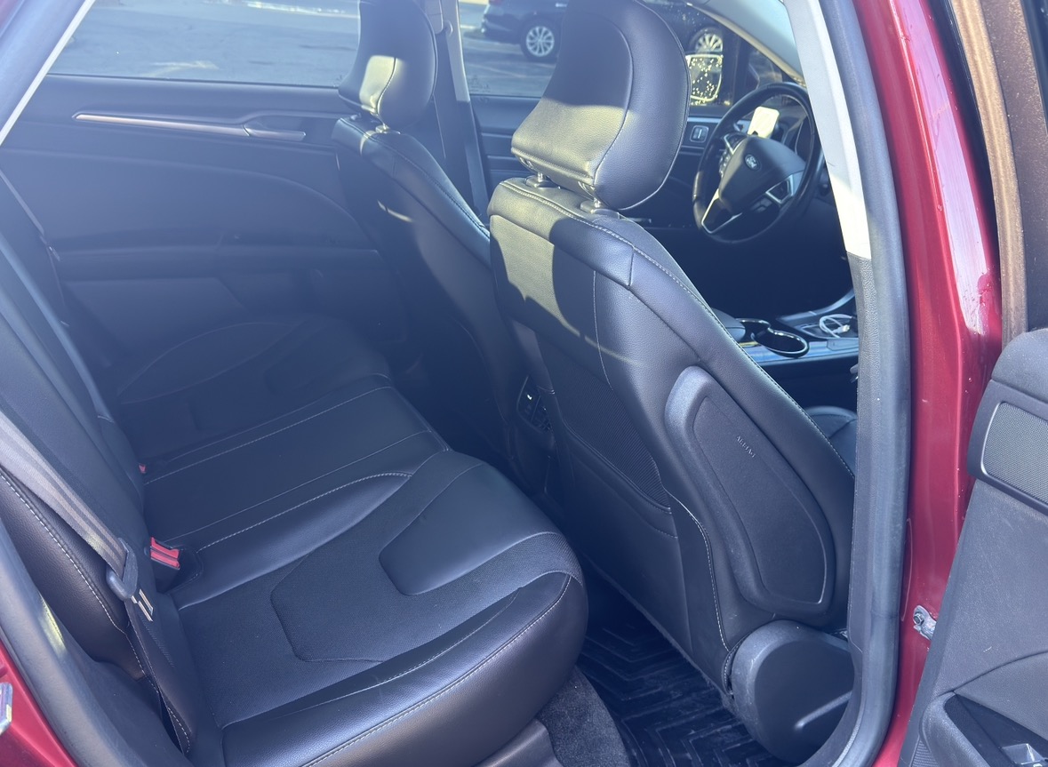 Used 2016 Ford Fusion Titanium FWD image 8