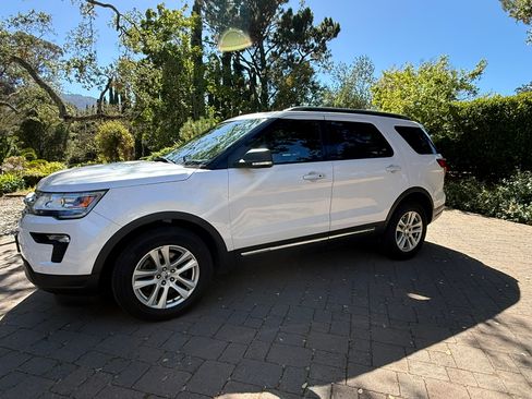 Used 2019 Ford Explorer XLT w/ Equipment Group 202A AWD/4WD image 10