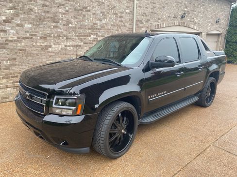 Used 2007 Chevrolet Avalanche LT w/ LT Preferred Equipment Group image 1