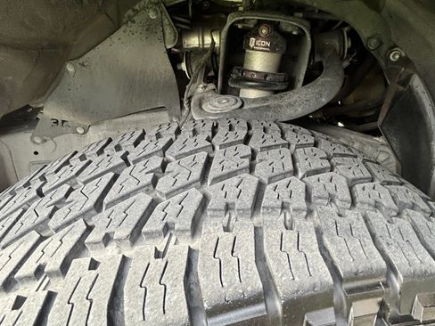 Used 2011 Toyota 4Runner SR5 w/ Convenience Pkg image 11