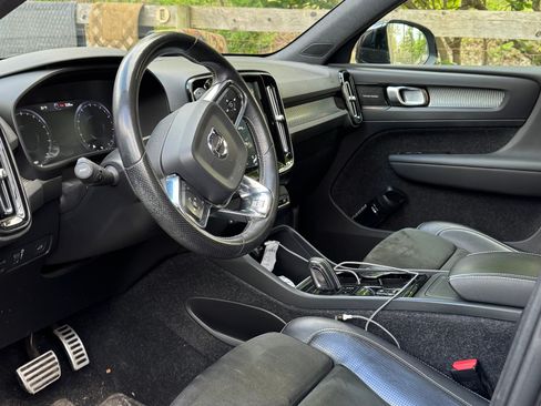 Used 2019 Volvo XC40 T5 R-Design AWD/4WD image 4