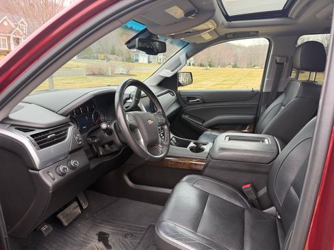 Used 2019 Chevrolet Suburban LT image 8