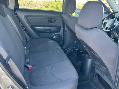 Used 2013 Kia Soul FWD image 6