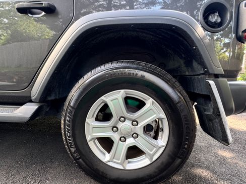 Used 2021 Jeep Wrangler Unlimited Sport AWD/4WD image 17