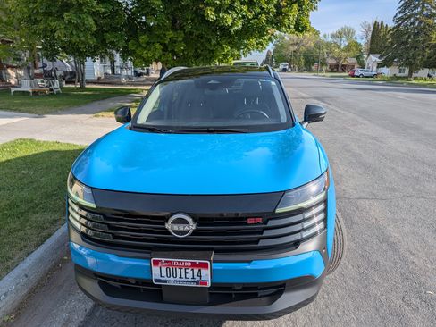 Used 2025 Nissan Kicks SR w/ SR Premium Package AWD/4WD image 8