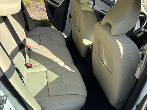 Used 2018 Volvo V60 T5 Dynamic w/ Vision Package image 10