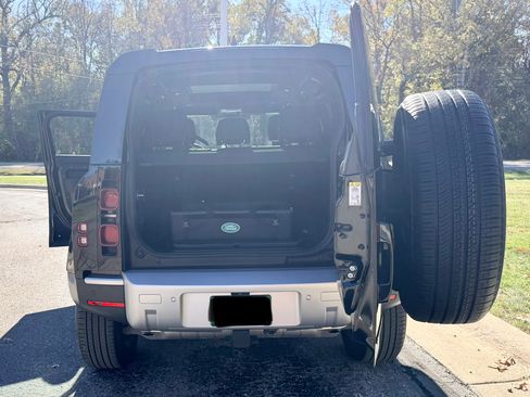 Used 2024 Land Rover Defender 110 S image 14