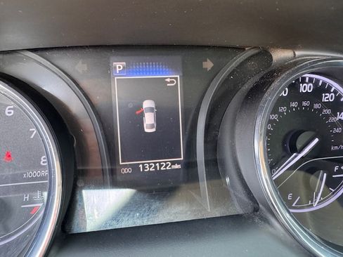 Used 2020 Toyota Camry SE image 10