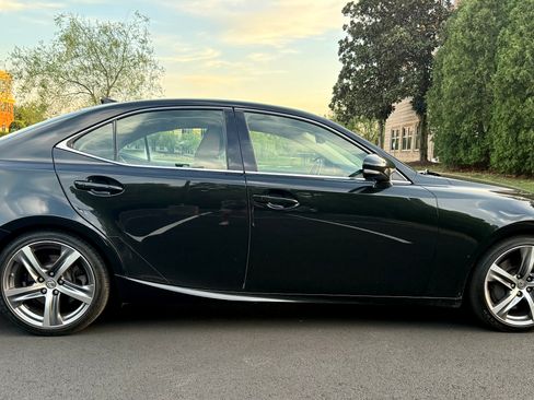 Used 2017 Lexus IS 300 AWD image 6