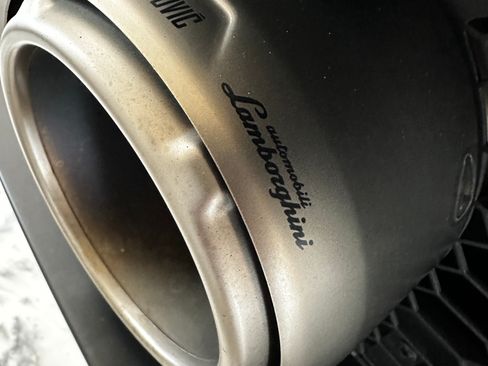 Used 2021 Lamborghini Huracan EVO image 23