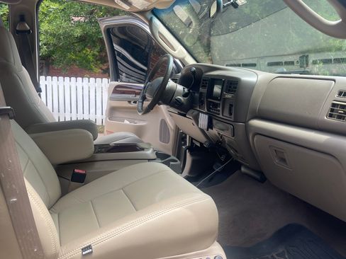 Used 2004 Ford Excursion Limited AWD/4WD image 25