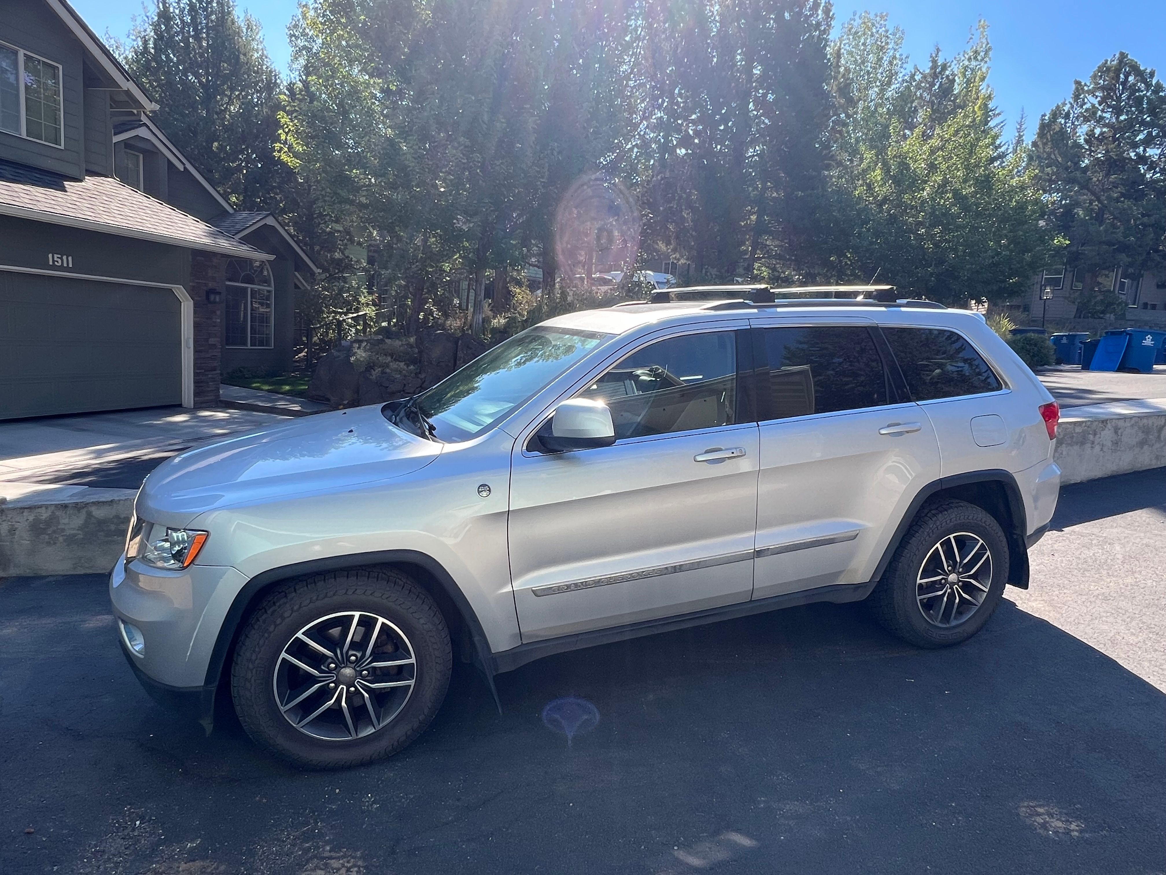 Used 2013 Jeep Grand Cherokee Laredo AWD/4WD image 1