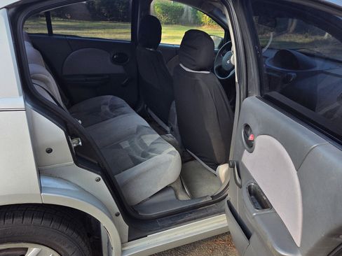 Used 2004 Saturn ION Level 2 image 16