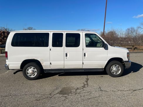 Used 2011 Ford E-350 and Econoline 350 XLT image 11