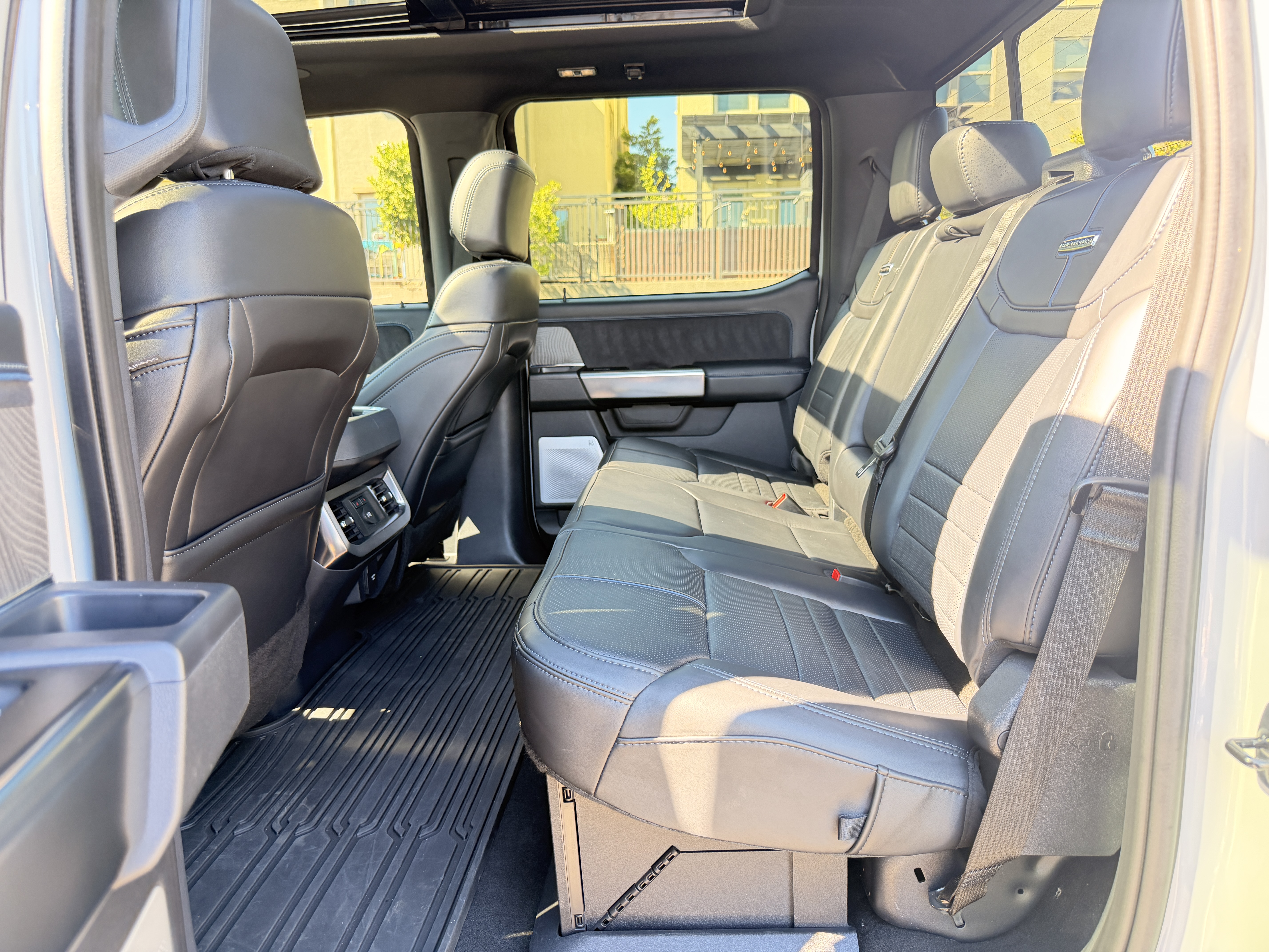 Used 2025 Ford F350 Platinum w/ Tremor Off-Road Package AWD/4WD image 19