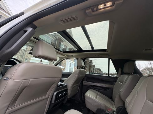 Used 2021 Ford Expedition XLT image 17