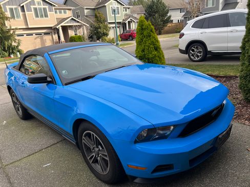 Used 2011 Ford Mustang Premium w/ 201A Rapid Spec Order Code image 6