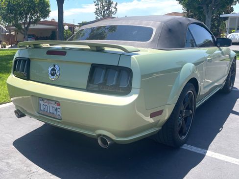 Used 2005 Ford Mustang GT Premium RWD image 2