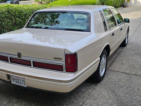 Used 1995 Lincoln Town Car Cartier RWD image 19