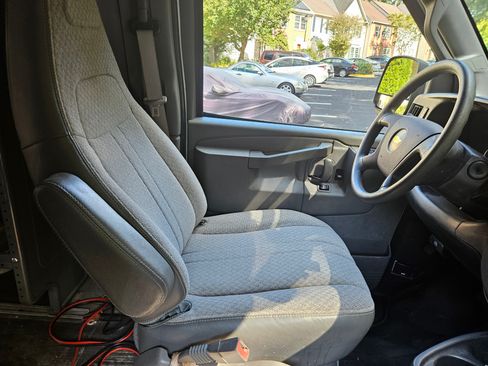 Used 2017 Chevrolet Express 2500 image 13