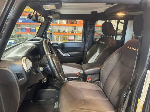 Used 2013 Jeep Wrangler Unlimited Sahara AWD/4WD image 8