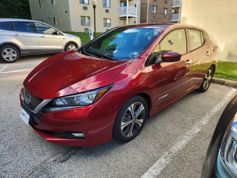 Used 2019 Nissan Leaf SV w/ SV Technology Package FWD image 8