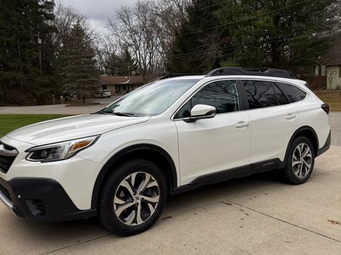 Used 2021 Subaru Outback Limited image 1