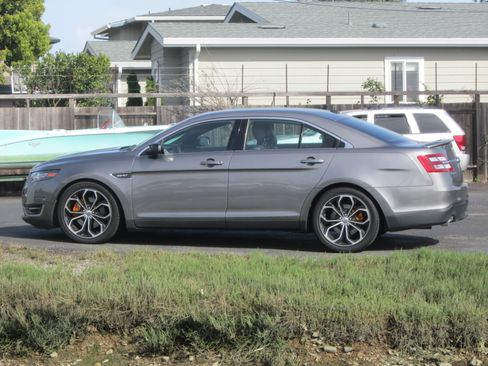 Used 2013 Ford Taurus SHO image 4