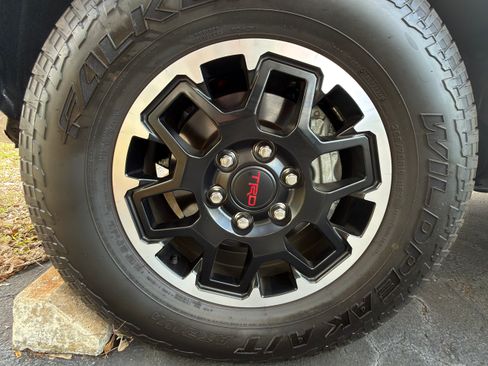 Used 2025 Toyota Tacoma TRD Off-Road image 14