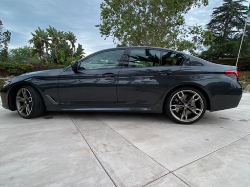 Used 2022 BMW M550i xDrive w/ Premium Package image 5