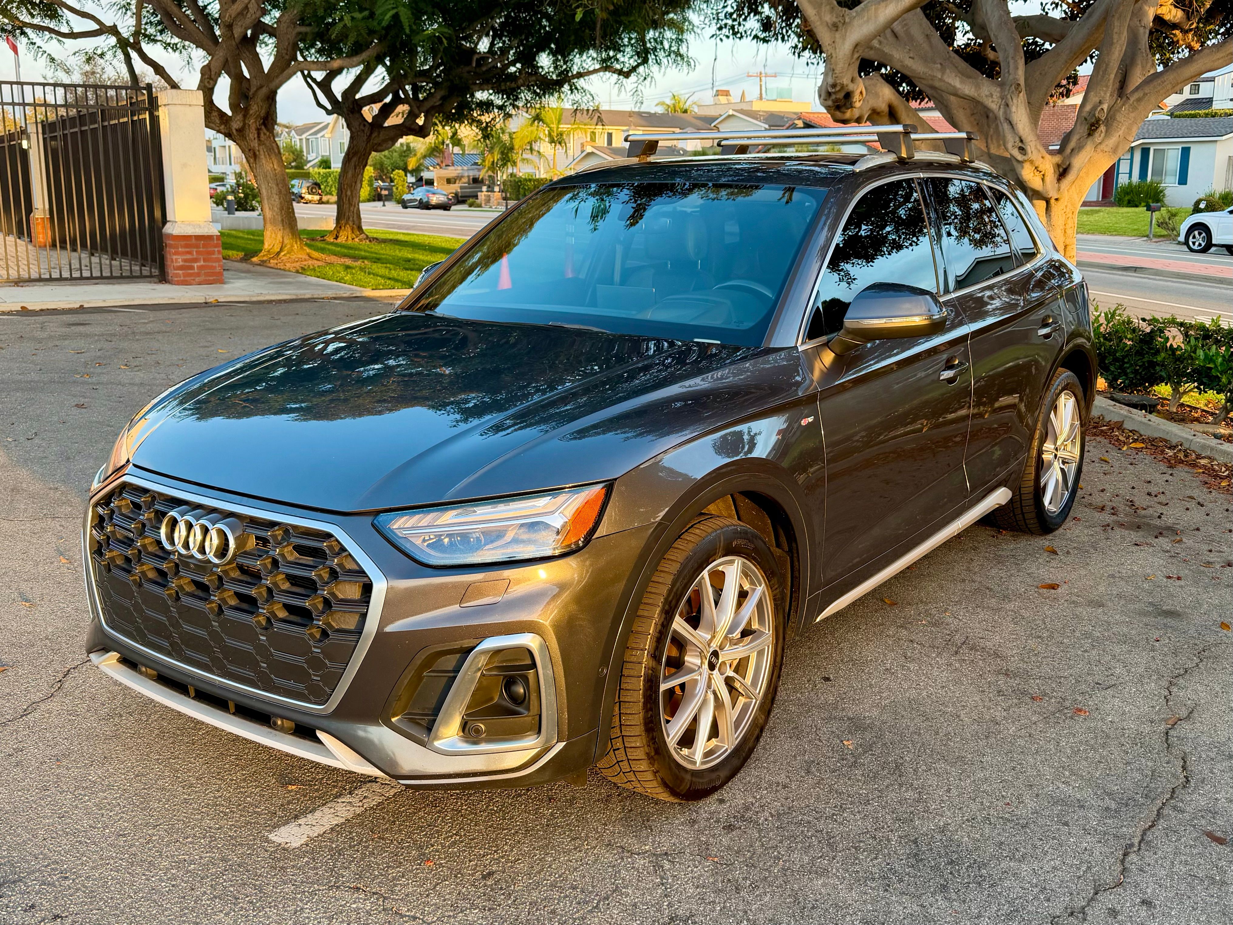 Used 2021 Audi Q5 e Prestige w/ Prestige Package AWD/4WD image 1